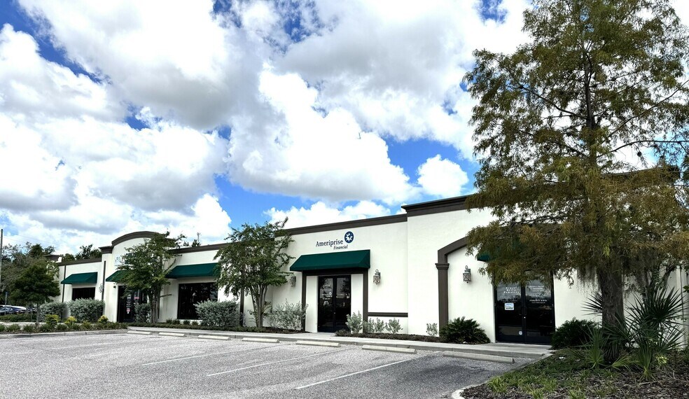 10537 State Road 54, New Port Richey, FL à louer - Photo du bâtiment - Image 2 de 9