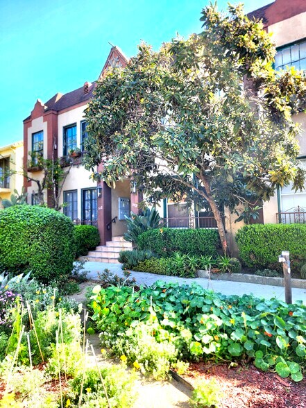 512 N Alexandria Ave, Los Angeles, CA à vendre - Photo du bâtiment - Image 2 de 7