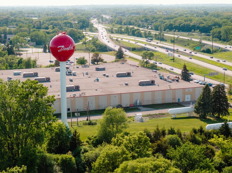 14900 Technology Dr, Eden Prairie, MN à vendre - Photo du bâtiment - Image 2 de 22