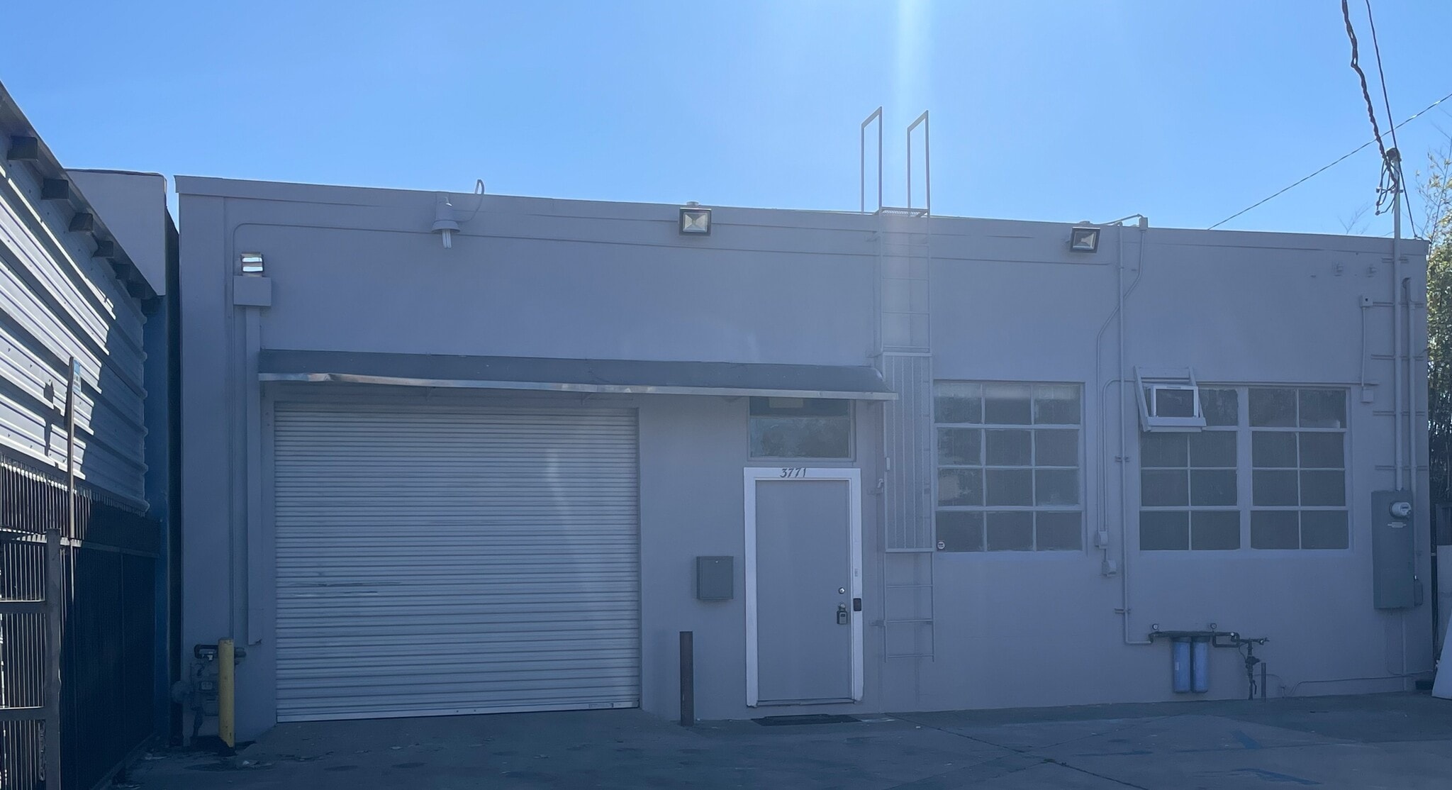 3771 Las Flores Ct, Los Angeles, CA for lease Primary Photo- Image 1 of 6