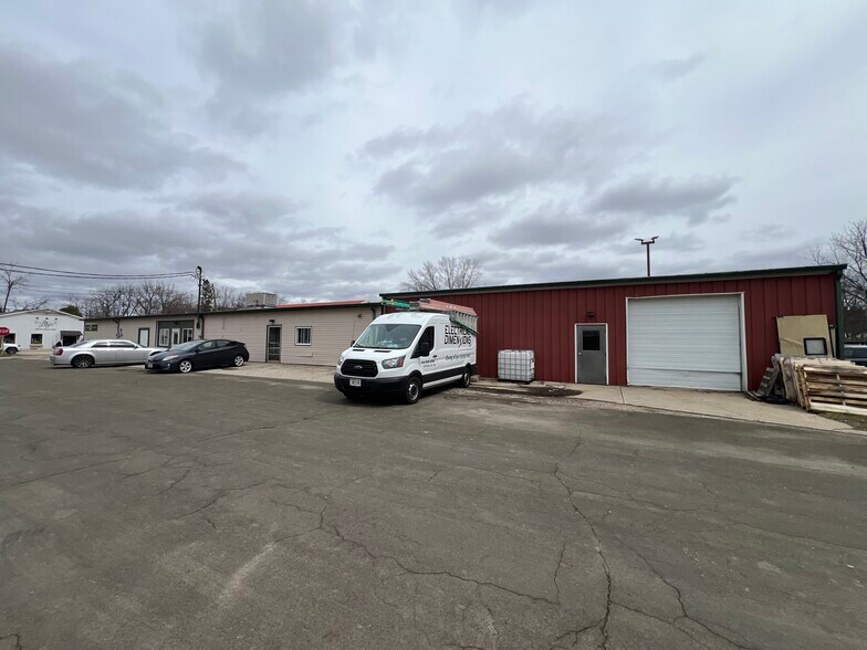 6895 Paoli Rd, Belleville, WI à vendre - Photo du bâtiment - Image 2 de 22