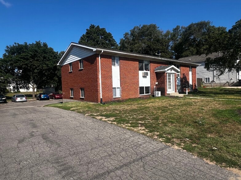 3253 Charlesgate Ave SW, Wyoming, MI for sale - Building Photo - Image 2 of 4