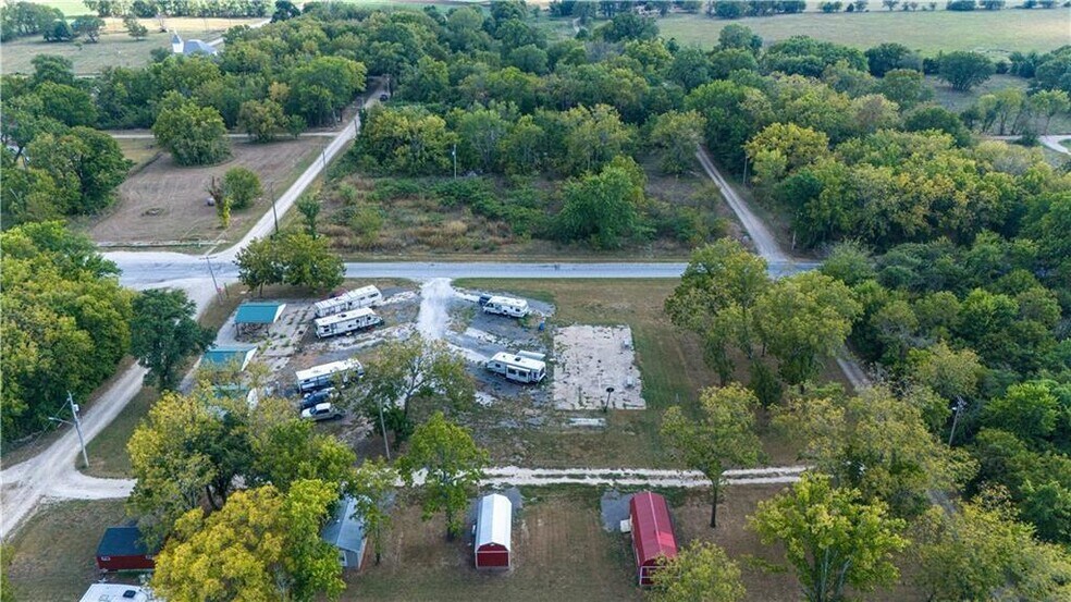 74 2nd St, Moran, KS à vendre - Photo du bâtiment - Image 1 de 39