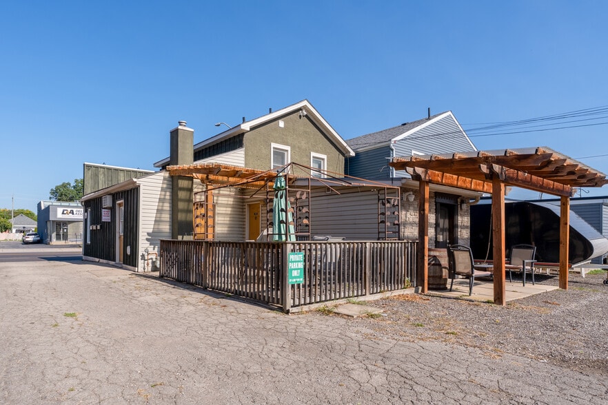 60-62 Colborne St W, Brantford, ON à vendre - Photo du bâtiment - Image 3 de 30