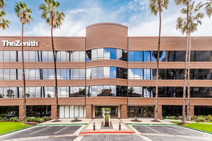 770 The City Dr S, Orange, CA à louer - Photo du bâtiment - Image 3 de 28
