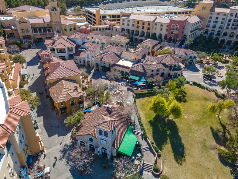 10 Costa Di Lago, Henderson, NV à vendre - Photo du bâtiment - Image 3 de 9
