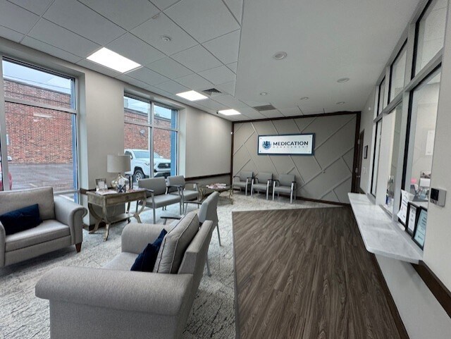 2006 N Church St, Greensboro, NC à vendre - Photo du bâtiment - Image 2 de 13