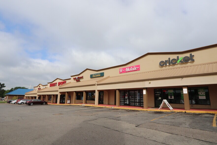 3425-3473 Austin Peay Hwy, Memphis, TN à louer - Photo du bâtiment - Image 3 de 7