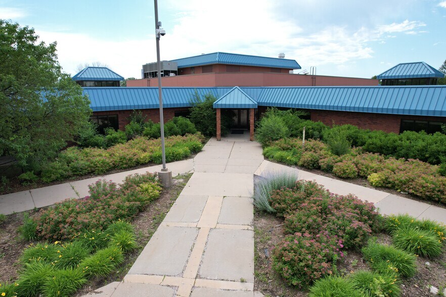 4800 N 4th Ave, Sioux Falls, SD à vendre - Photo du bâtiment - Image 1 de 6