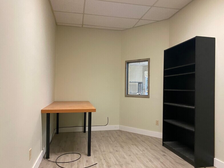 22A Ripley Av, Toronto, ON à louer - Photo du bâtiment - Image 2 de 6