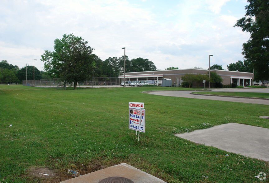 1600-blk S Burnside Ave, Gonzales, LA à vendre - Photo principale - Image 1 de 1