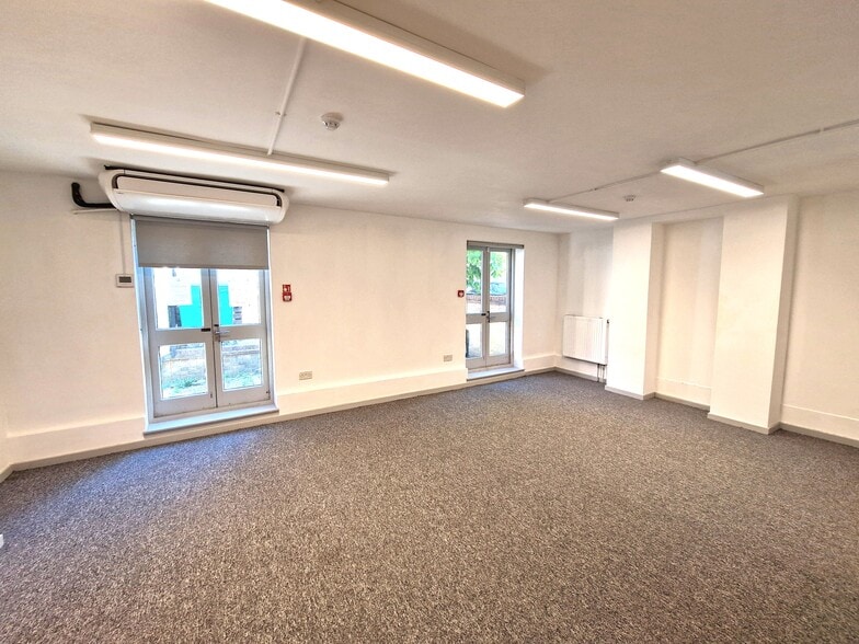 212 St Ann's Hill, London for lease - Building Photo - Image 2 of 5