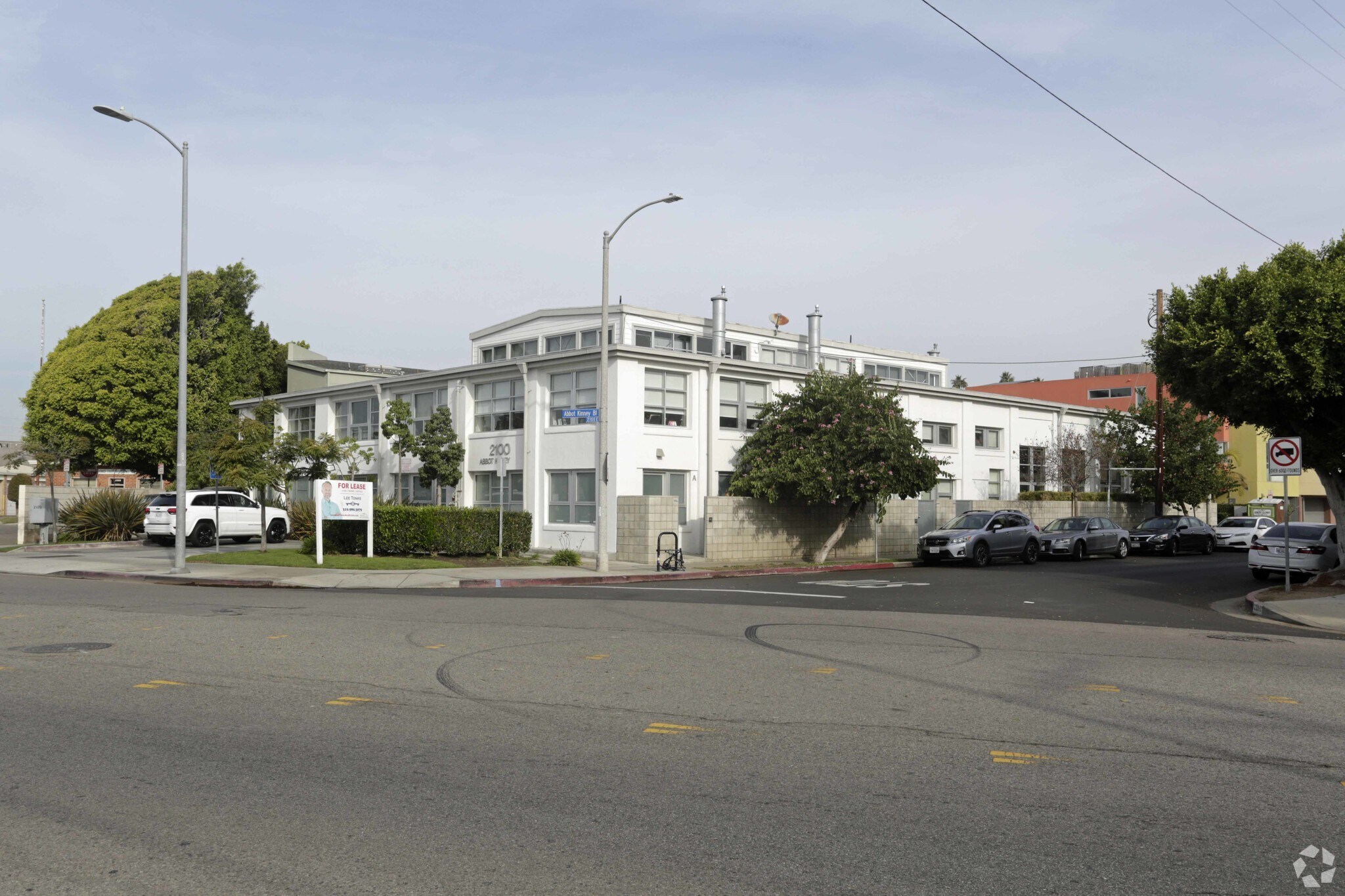 2100 Abbot Kinney Blvd, Venice, CA à louer Photo principale- Image 1 de 299