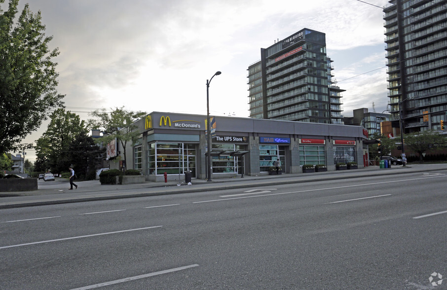 8615-8631 Granville St, Vancouver, BC for lease - Building Photo - Image 2 of 9