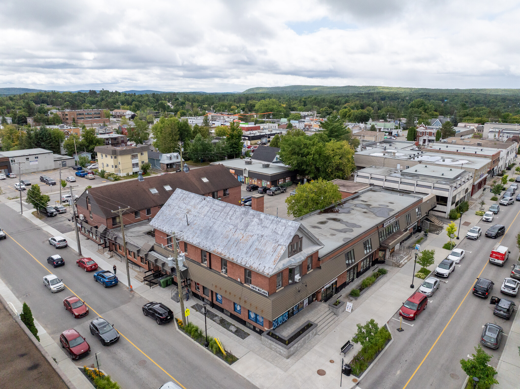 532 Rue De La Madone, Mont-laurier, QC for sale Primary Photo- Image 1 of 3