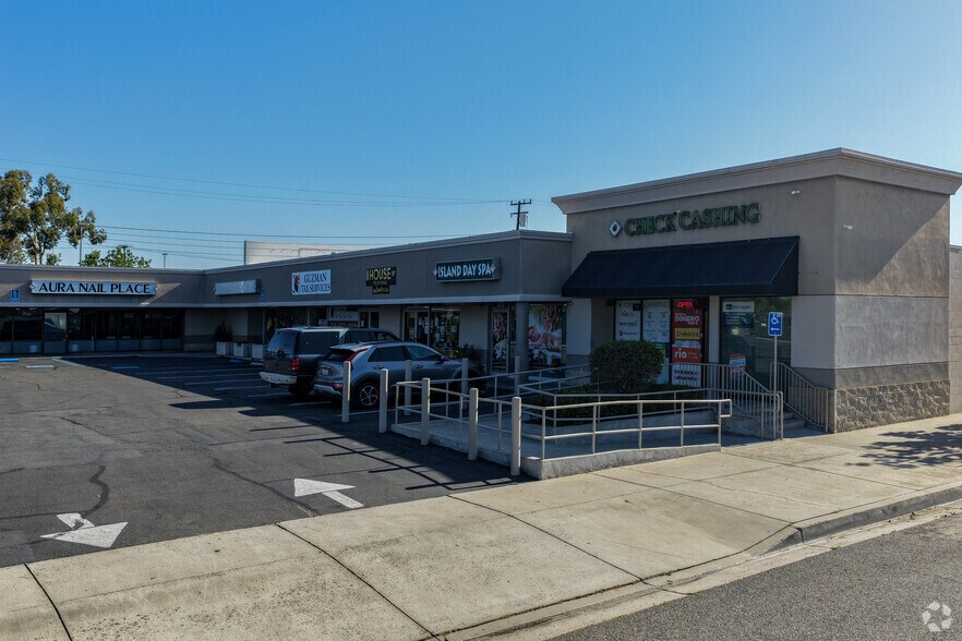 821-843 N Tustin St, Orange, CA à louer - Photo principale - Image 1 de 9