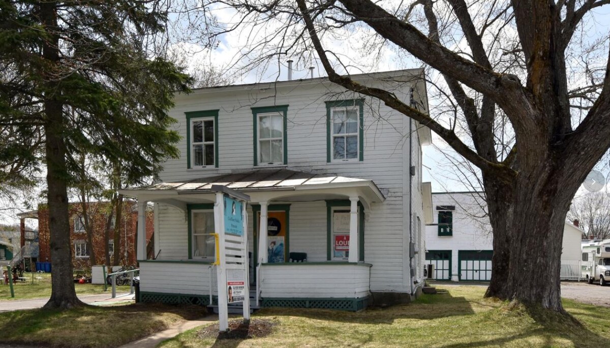 102 Rue Monday, Saint-gabriel-de-brandon, QC for sale Primary Photo- Image 1 of 1