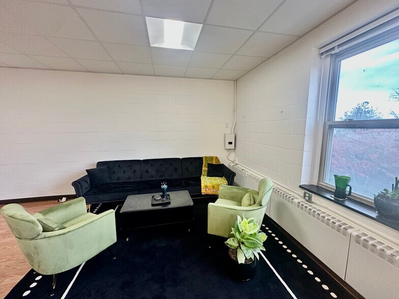 139 E Putnam Ave, Greenwich, CT à louer - Photo du bâtiment - Image 3 de 11