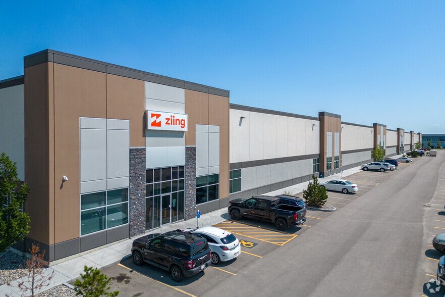 250 Aero Link NE, Calgary, AB for lease - Primary Photo - Image 1 of 5