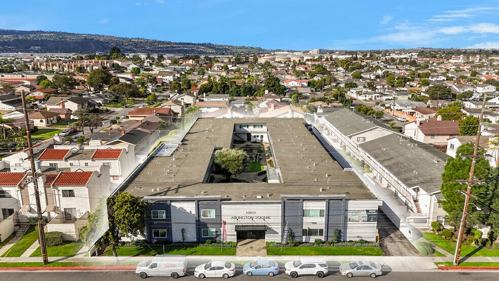 23805 Arlington Ave, Torrance, CA à vendre - Photo du bâtiment - Image 2 de 19