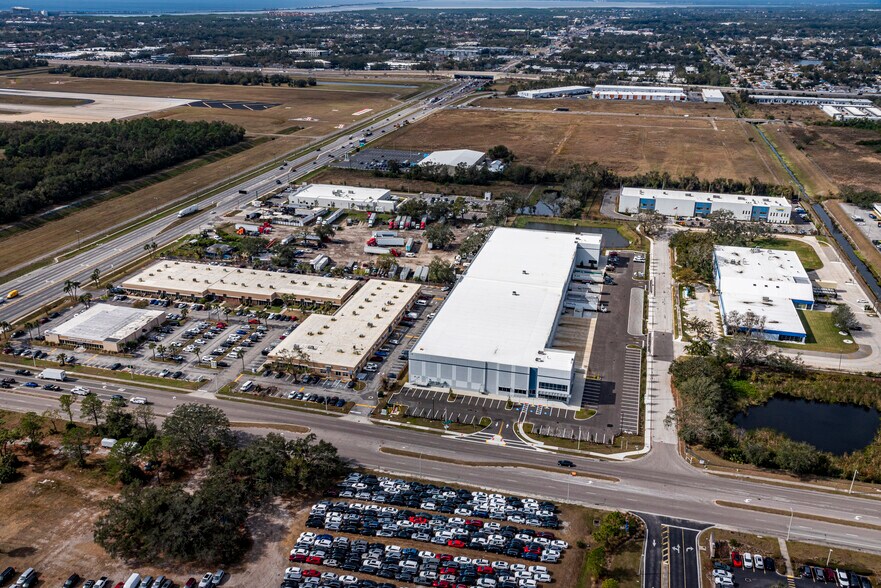 5402-5424 Hangar Ct, Tampa, FL à louer - Photo du bâtiment - Image 2 de 19