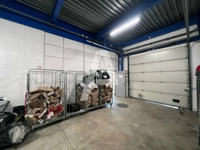 Flex in Ivry-sur-Seine for lease - Interior Photo - Image 3 of 7