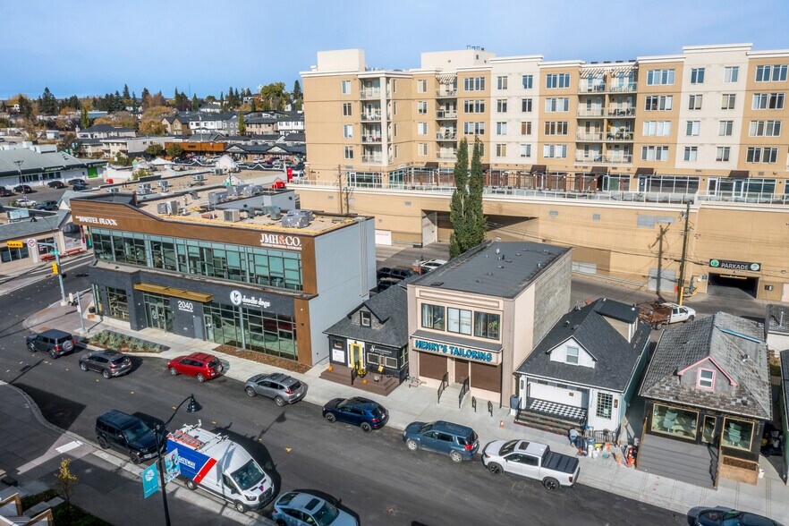2032 34th Ave SW, Calgary, AB à vendre - Photo du bâtiment - Image 3 de 43