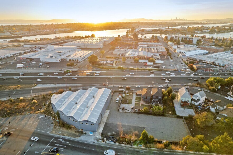 1000 Calcot Pl, Oakland, CA à vendre - Photo du bâtiment - Image 2 de 80
