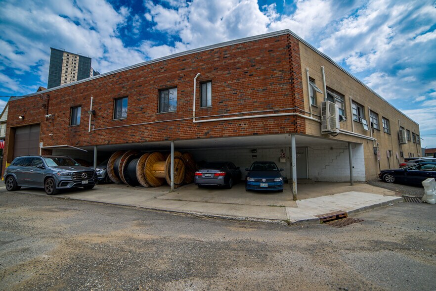 35-41 Bartels Pl, New Rochelle, NY à vendre - Photo du bâtiment - Image 3 de 6