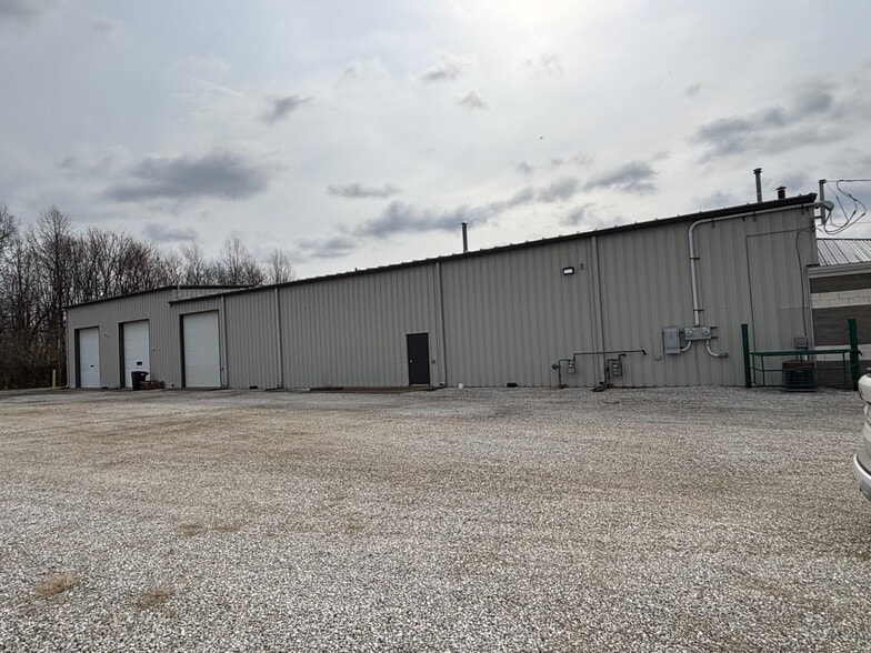 2509 Krisko Cir SW, Canton, OH for lease - Building Photo - Image 3 of 9