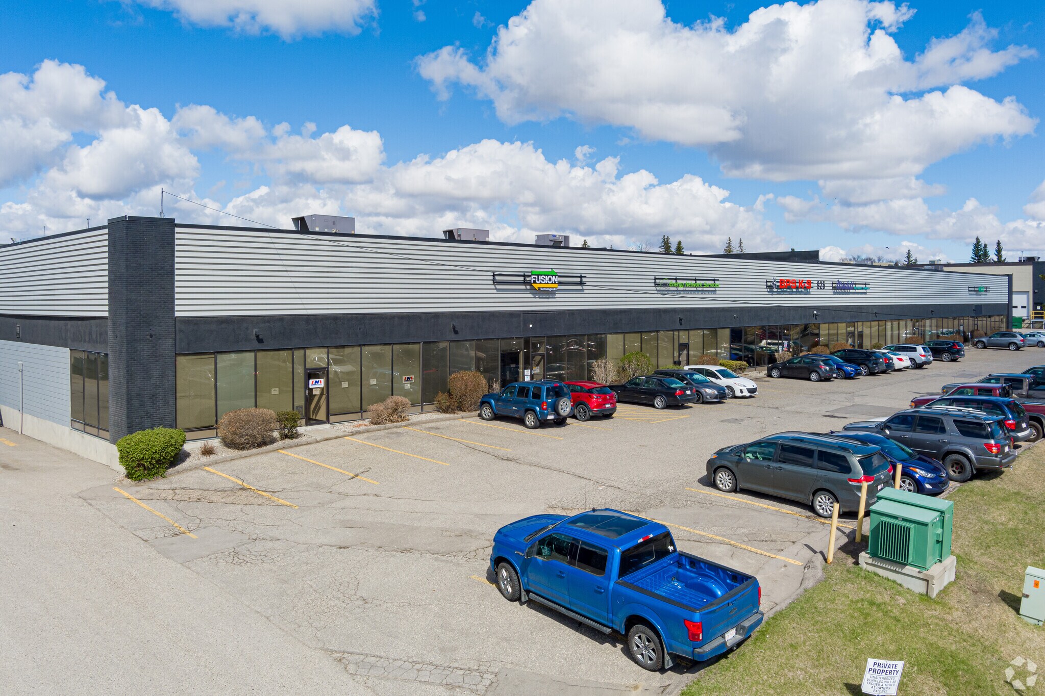 925 30th St NE, Calgary, AB à louer Photo du bâtiment- Image 1 de 4