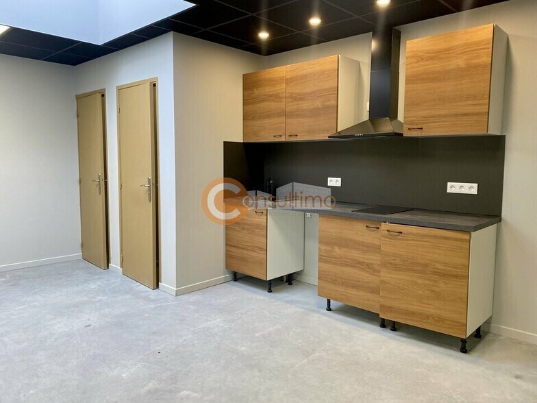 Office in Artigues-près-Bordeaux for lease - Interior Photo - Image 3 of 6