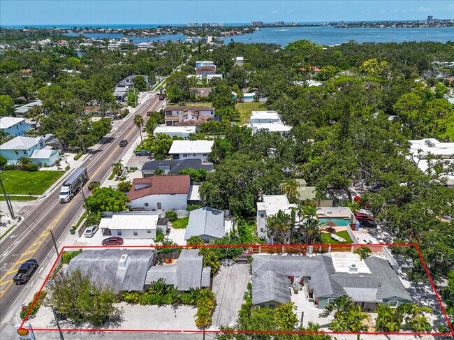 More details for 1761 Siesta Dr, Sarasota, FL - Multifamily for Sale