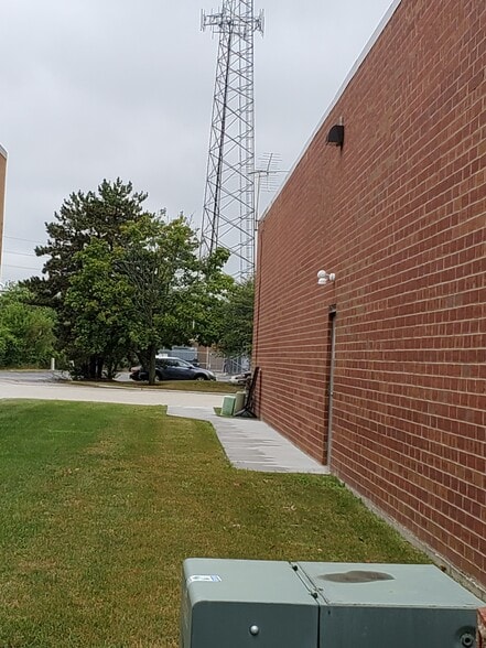 1957 Quincy Ct, Glendale Heights, IL for lease - Building Photo - Image 2 of 7