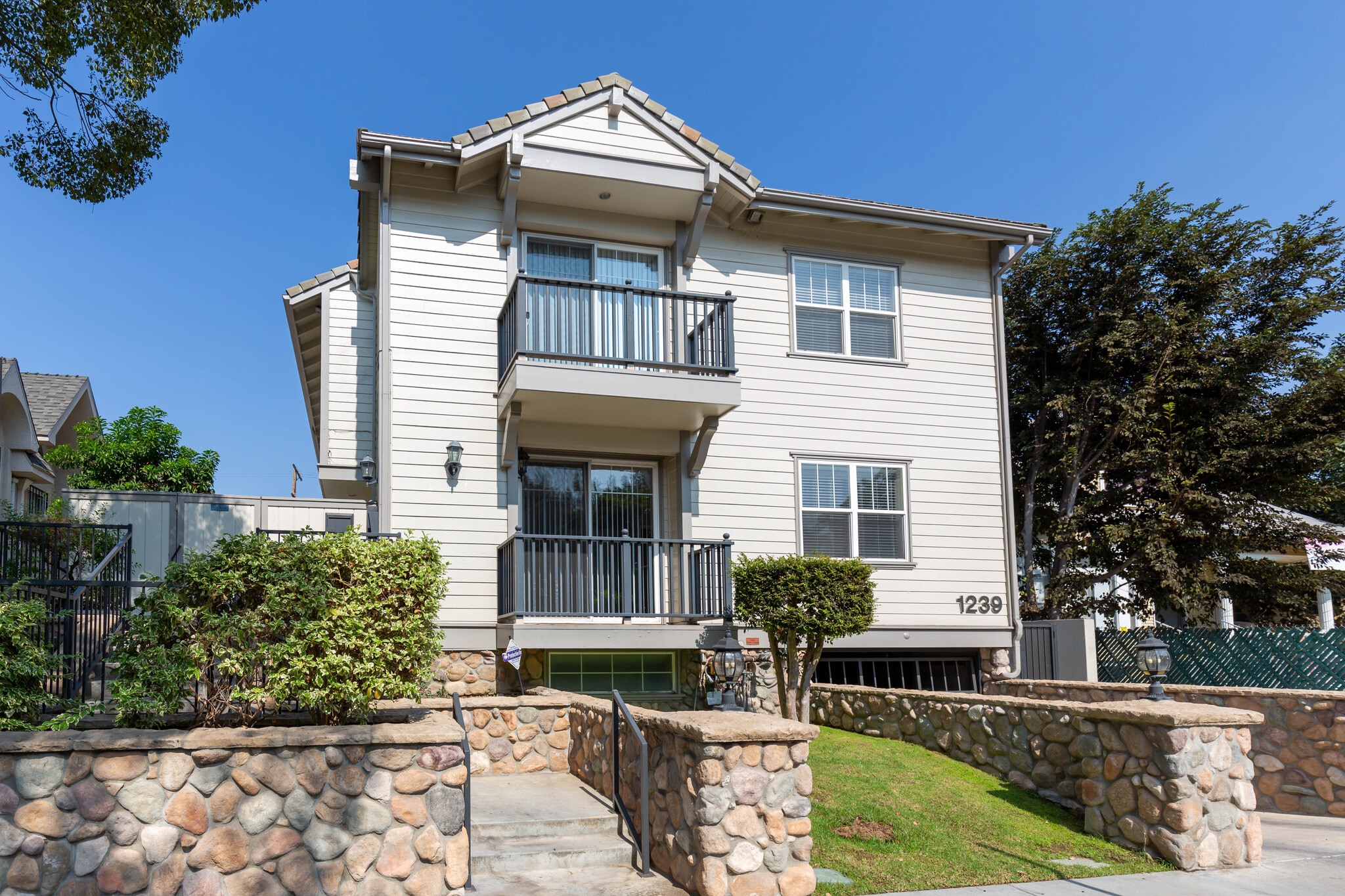 1239 W 30th St, Los Angeles, CA for sale Primary Photo- Image 1 of 31