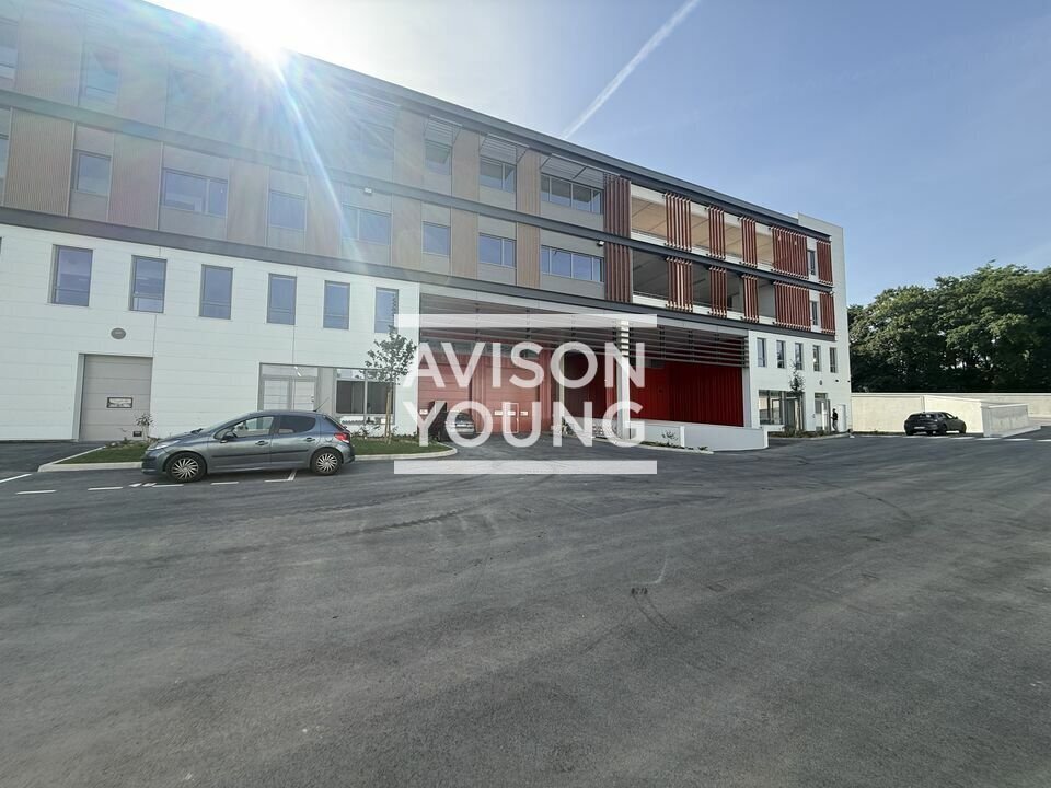 Flex in Bobigny for lease Building Photo- Image 1 of 13
