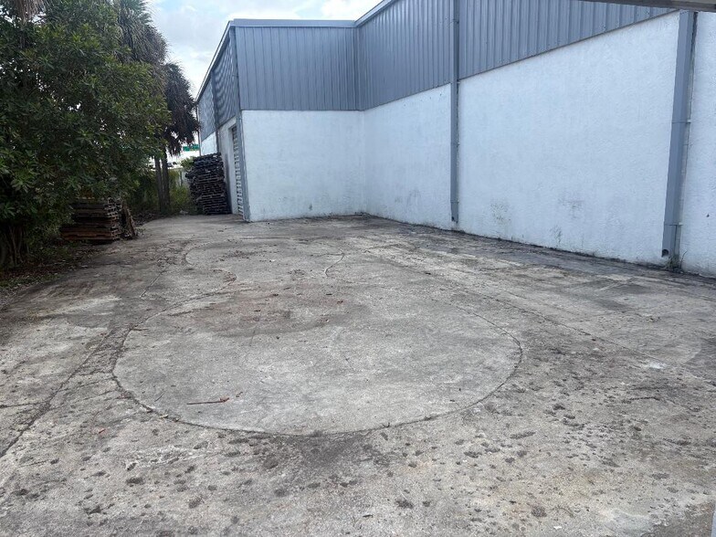 1800 4th Avenue Ext, Lake Worth Beach, FL à louer - Photo du bâtiment - Image 3 de 16