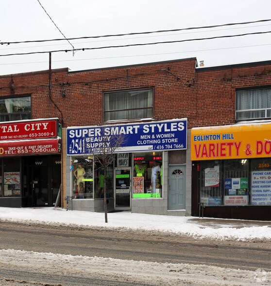 2541 Eglinton Ave W, Toronto, ON à vendre - Photo principale - Image 1 de 1