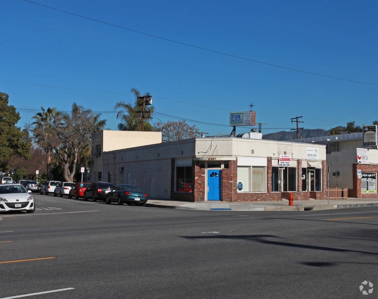 2221-2225 W Olive Ave, Burbank, CA for lease - Building Photo - Image 3 of 35