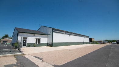 250 Edwards Ave, New Castle, DE à louer Photo du bâtiment- Image 2 de 24