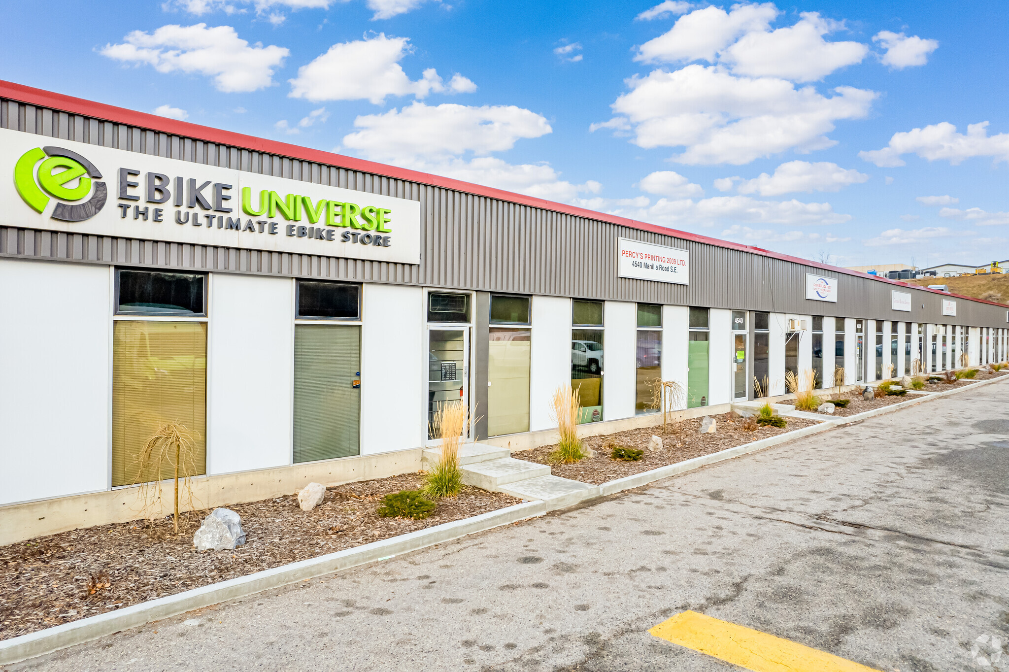 4532-4542 Manilla Rd SE, Calgary, AB for lease Primary Photo- Image 1 of 13