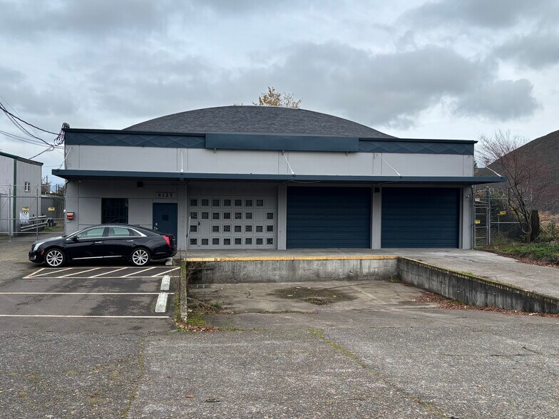 6125 NE Portland Hwy, Portland, OR à louer - Photo du bâtiment - Image 3 de 5
