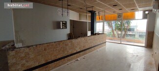 Plus de détails pour Multi-résidentiel à vendre