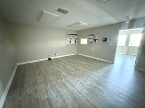 5701 NW 88th Ave, Tamarac, FL à louer Photo intérieure- Image 2 de 12