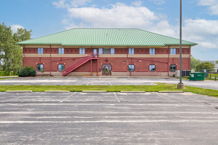 959 Illinois Ave, Maumee, OH à vendre - Photo du bâtiment - Image 2 de 9