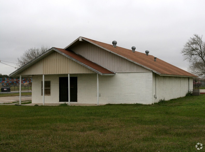 7555 Rigsby Ave, China Grove, TX for sale - Building Photo - Image 2 of 4