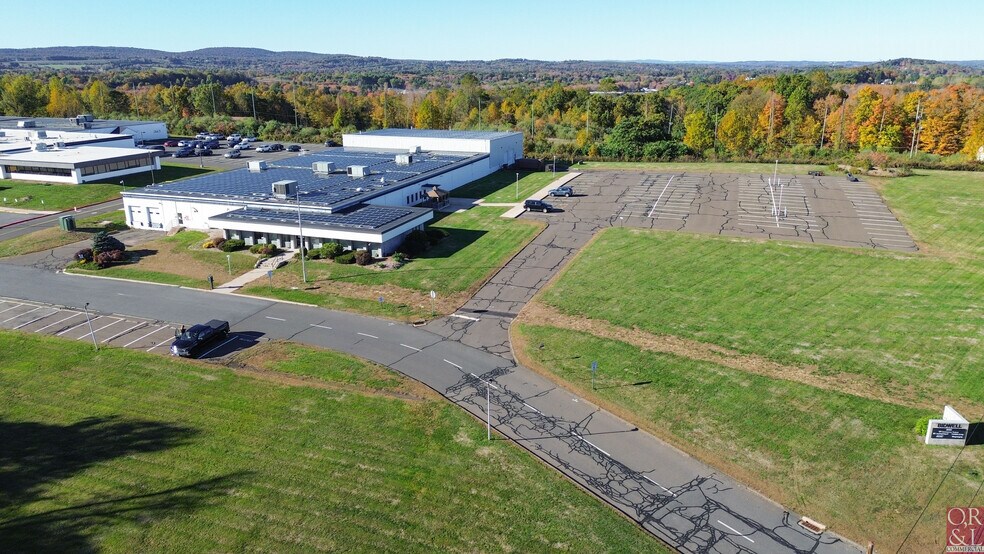 2055 S Main St, Middletown, CT à vendre - Photo du bâtiment - Image 2 de 26