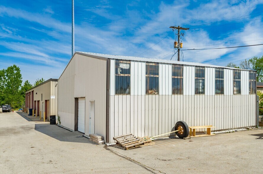 2860 Fisher Rd, Columbus, OH à louer - Photo du bâtiment - Image 3 de 17