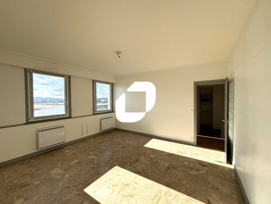 Office in Caluire Et Cuire for lease Interior Photo- Image 1 of 15