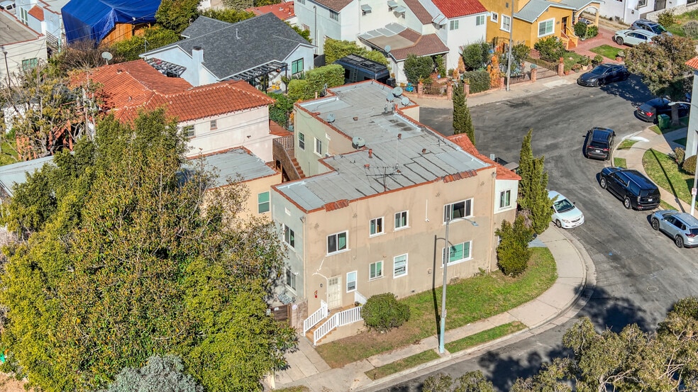 2337 Vineyard Ave, Los Angeles, CA for sale - Primary Photo - Image 1 of 18